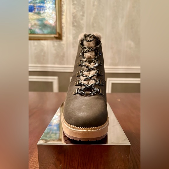 TOMS Melrose!❄️wedge bootie/Tarmac Olive Nubuck/water resistant🌧️/size-8 - Picture 7 of 15
